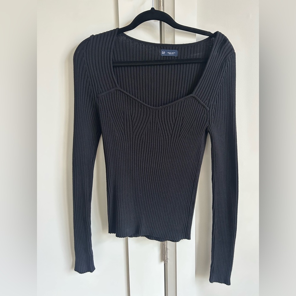 GAP black sweetheart sweater -M